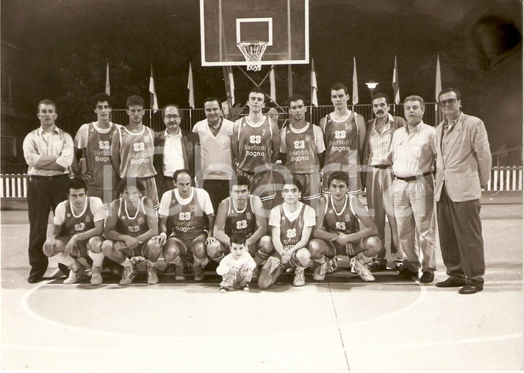 1990 ca FOSSOMBRONE (PU) Basket Squadra BERLONI BAGNO con bambino *Fotografia