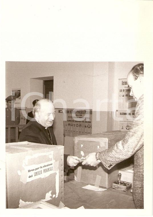 1985 -1990 ca FANO (PU) Elezioni comunali Prelato al seggio elettorale *Foto