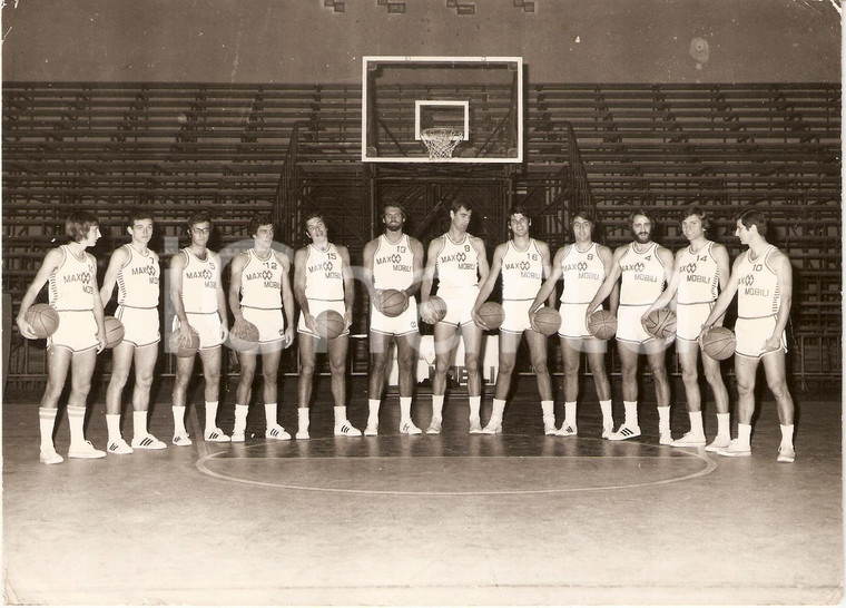 1970 ca PESARO Basket U.S. VICTORIA LIBERTAS Sponsor MAX MOBILI *Foto seriale