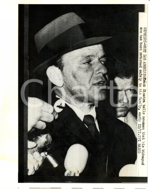 1963 LOS ANGELES (USA) Frank SINATRA conferma a giornalisti liberazione figlio