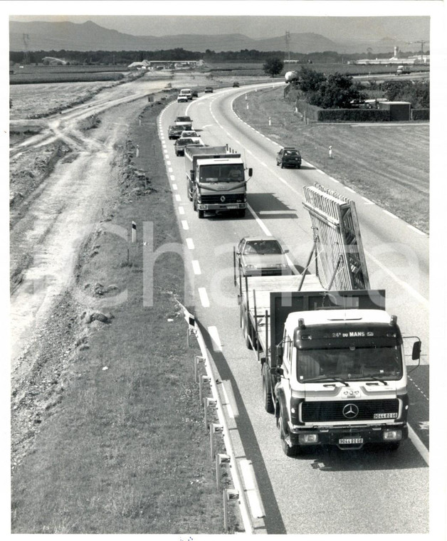 1990 SAINTE-CROIX-EN-PLAINE (F) Camion e automobili sulla circonvallazione CD1