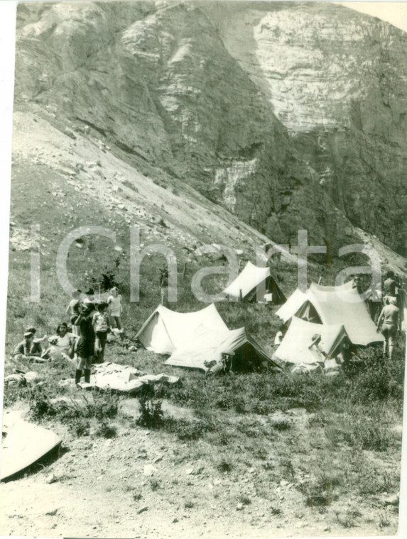 1985 ca ALSACE (FRANCE) Bambini al campeggio in montagna *Fotografia