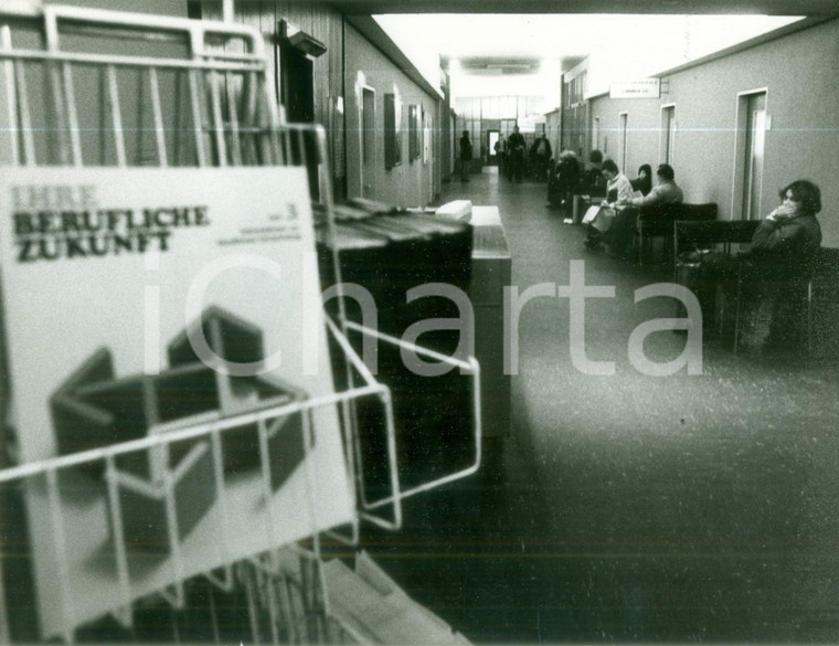 1981 KOLN (DE) Disoccupati in sala d'attesa all'ufficio di collocamento *Foto