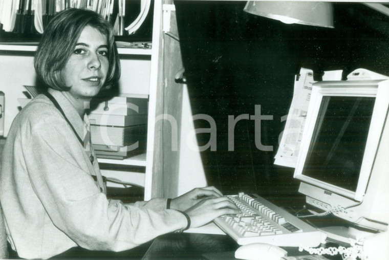 1997 BELFORT (FRANCE) Informatica Valérie FRECHE al lavoro su computer SONY Foto
