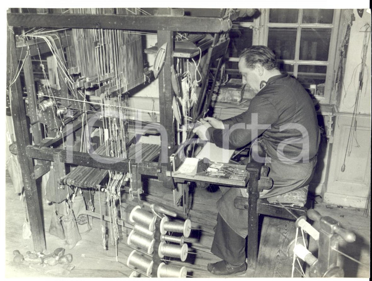 1980 STRASBOURG (F) Prix d'artisanat - Passementier au travail *Photo