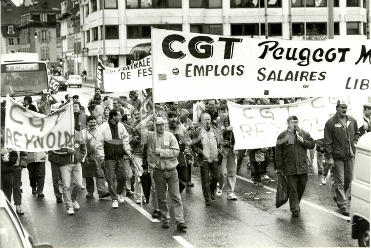 1993 COLMAR (F) Operai PEUGEOT MULHOUSE manifestazione sindacale CGT *Fotografia