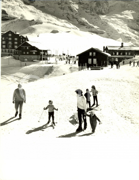 1980 ca SVIZZERA - OBERLAND BERNESE Giovani sciatori a KLEINE SCHEIDEGG *Foto