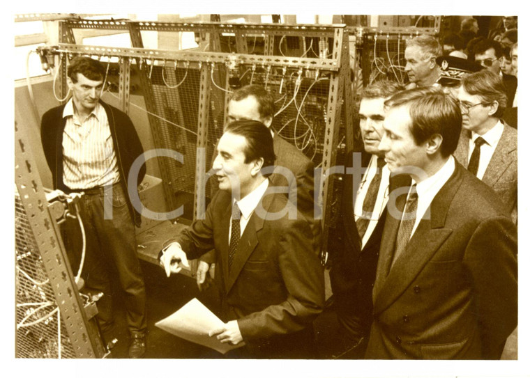 1990 MULHOUSE (F) Jean-Pierre SOISSON Ministro del Lavoro visita fabbrica *Foto