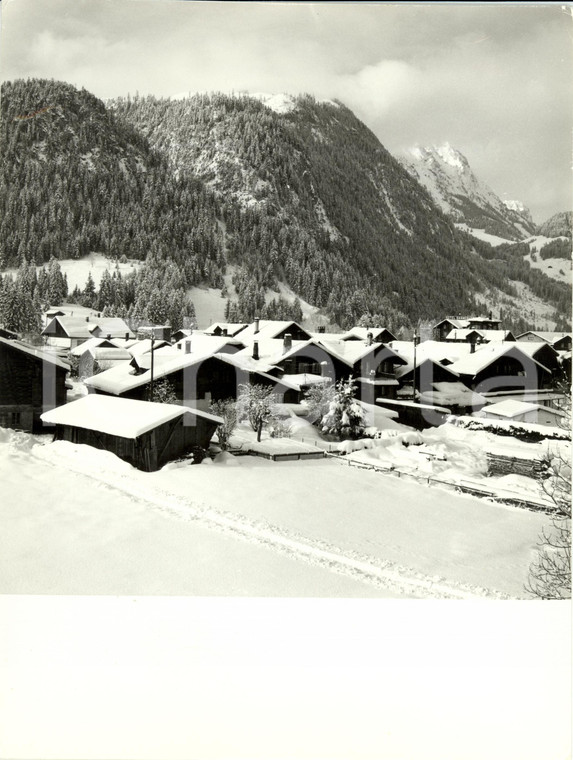 1980 ca SVIZZERA Canton BERNA - Villaggio GSTAAD con tetti innevati *Fotografia