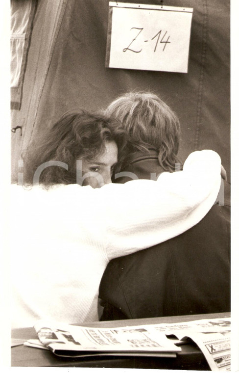 1985 BAVIERA Esodo profughi GERMANIA EST Fidanzati al Campo d'Accoglienza *Foto