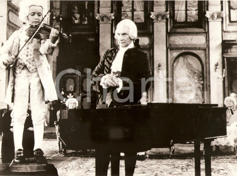 1990 AMADEUS Roy DOTRICE as Leopold MOZART in Milos FORMAN's movie *Reprint