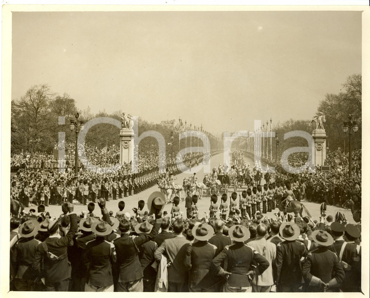 1935 LONDON (UK) Royal procession for King George V's SILVER JUBILEE *Photograph