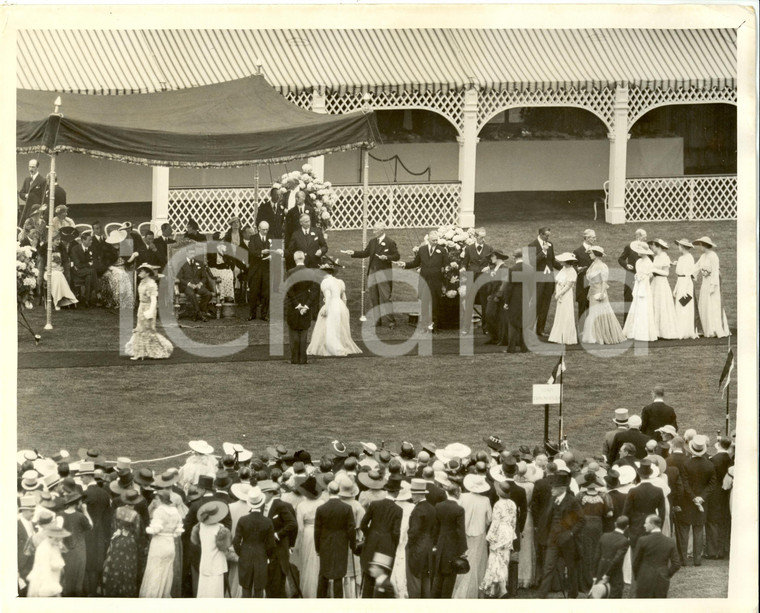 1936 LONDON (UK) BUCKINGHAM PALACE Edward VIII reception debutantes *Photograph