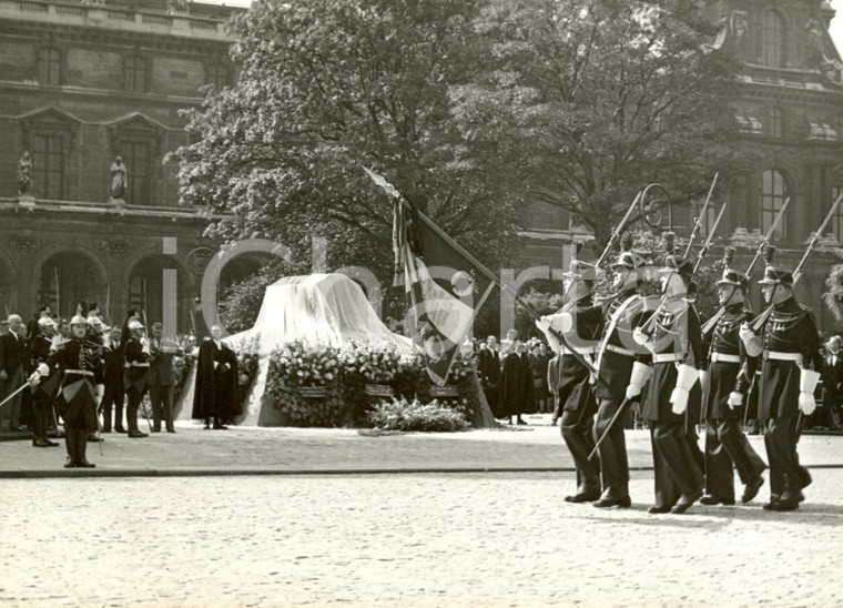 1951 PARIS (F) Place CARROUSEL Obsèques Maurice PETSCHE Ministre *Photographie