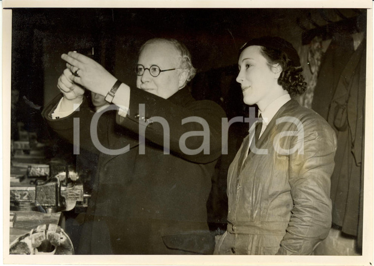 1939 UK Howard KINGSLEY WOOD visiting Women's Auxiliary Air Force *Photograph