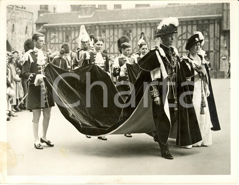 1937 LONDON King George VI Queen Elizabeth at Noble ORDER OF THE GARTER service