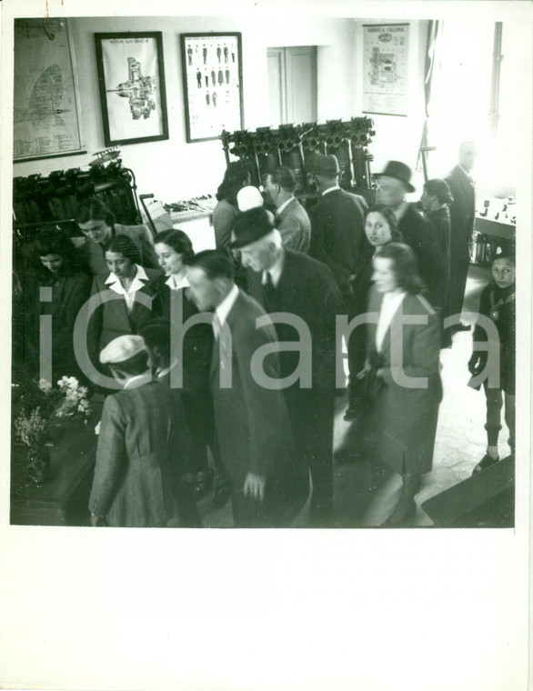 1955 ca VIGEVANO (PV) Visita ai laboratori dell'Istituto RONCALLI *Fotografia