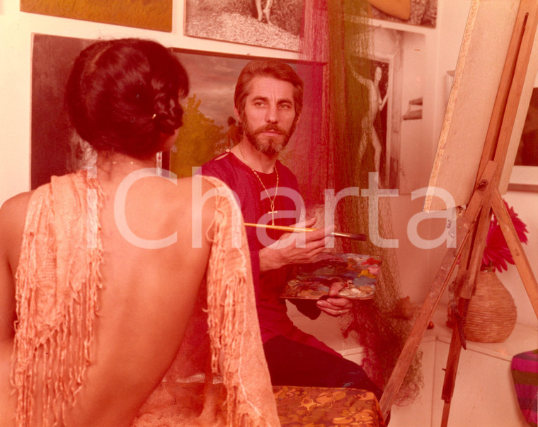 1980 ca MILANO ARTE - Pittore ritrae modella nuda nel suo atelier *Fotografia