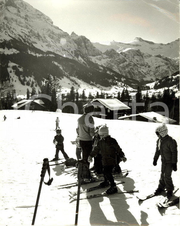 1980 ca SVIZZERA - OBERLAND BERNESE Lezione di sci per bambini *Fotografia