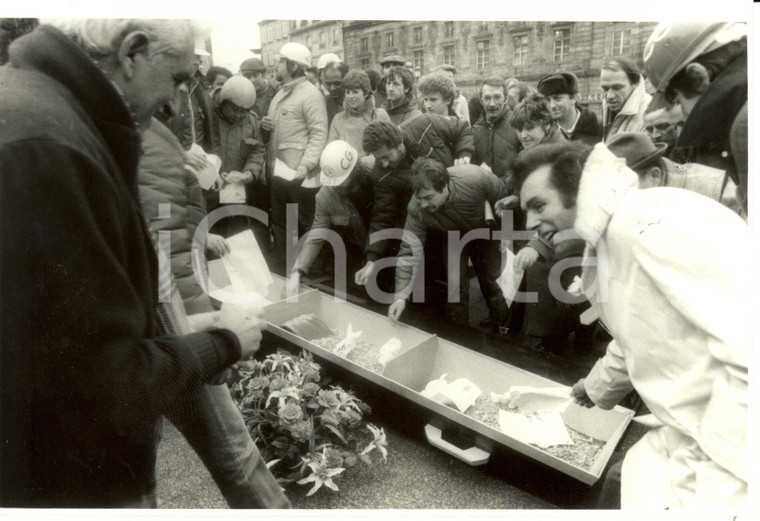 1985 ca STRASBURGO (F) Dimostrazioni operai STRACEL Cellulosa in sciopero *Foto