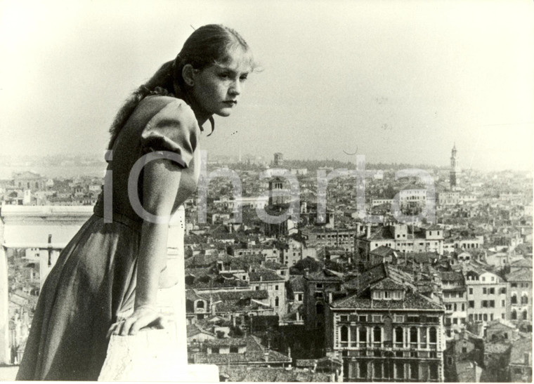 1981 FRANCIA Cinema Isabelle HUPPERT Film LES AILES DE LA COLOMBE *Foto di scena