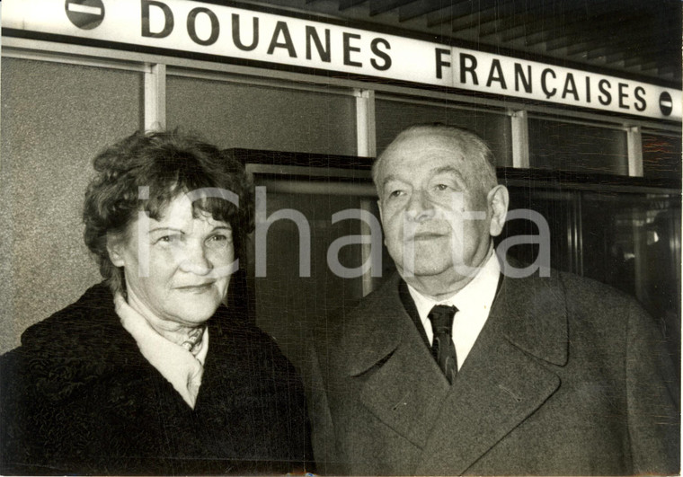 1974 FRANCIA Leopold TREPPER ORCHESTRA ROSSA con la moglie alla dogana *Foto