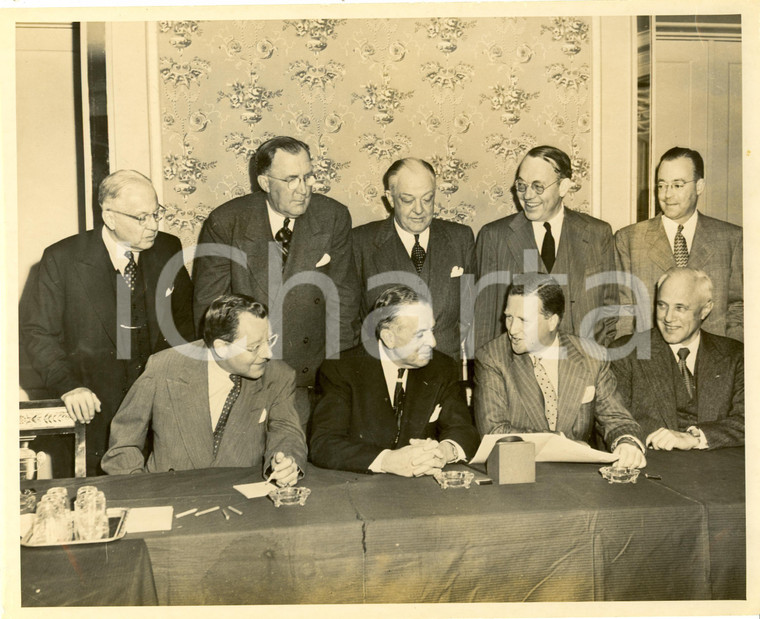1950 NEW YORK CITY (USA) Ford Foundation Paul HOFFMAN President and Henry FORD