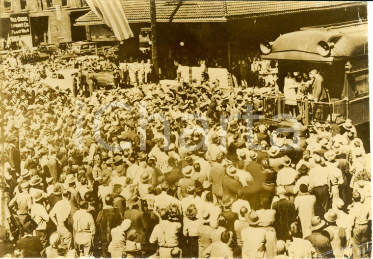 1944 LANSING (USA) Thomas DEWEY candidato Repubblicano accolto dalla folla *Foto