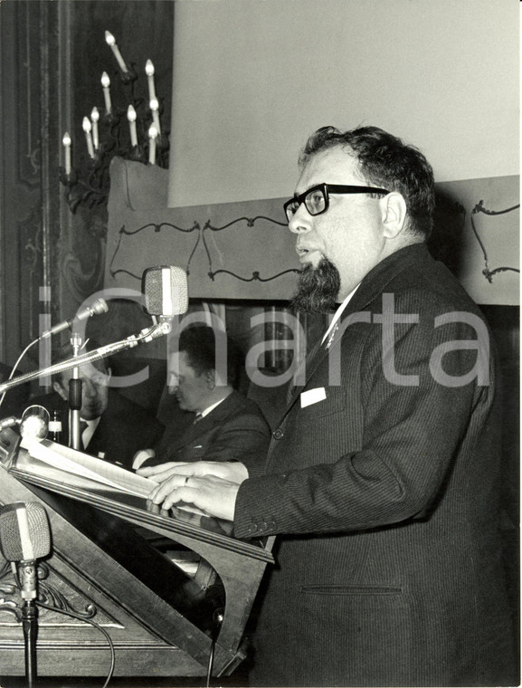 1969 MILANO Fondazione CARLO ERBA Congresso INISM Relatore durante discorso Foto