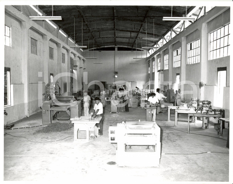 1960 ca CAMBOGIA Laboratorio Complesso scolastico Missione Statunitense *Foto
