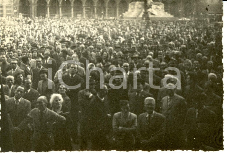 1955 ca MILANO PARTITO MONARCHICO POPOLARE riempie Piazza DUOMO *Fotografia