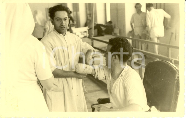 1941 WW2 BOLOGNA Ospedale SAN LEONARDO Medico assiste MUTILATO di guerra *Foto