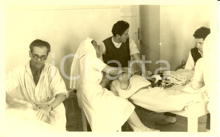 1941 WW2 BOLOGNA Ospedale SAN LEONARDO Suora e medico assistono mutilati *Foto