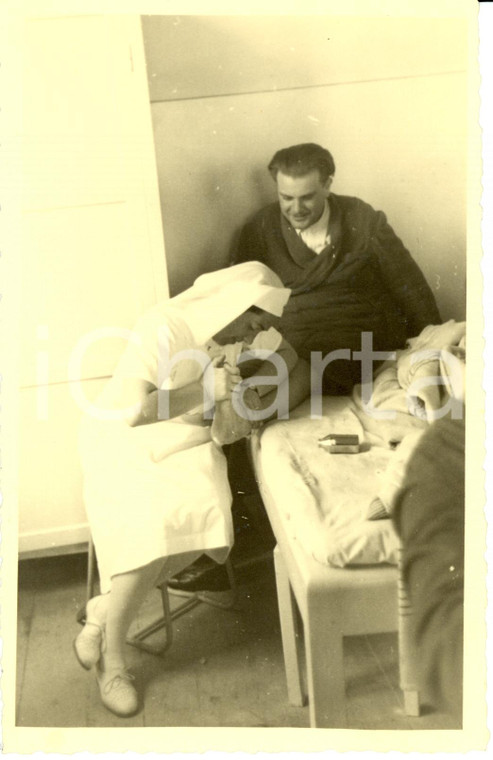 1941 WW2 BOLOGNA Suora riabilitazione MUTILATO all'Ospedale SAN LEONARDO *Foto