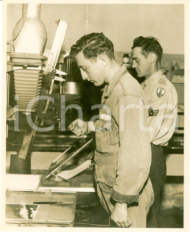 1955 ca LANGLEY USAF Allievi RECONNAISSANCE TECHNICAL SQUADRON sviluppano foto