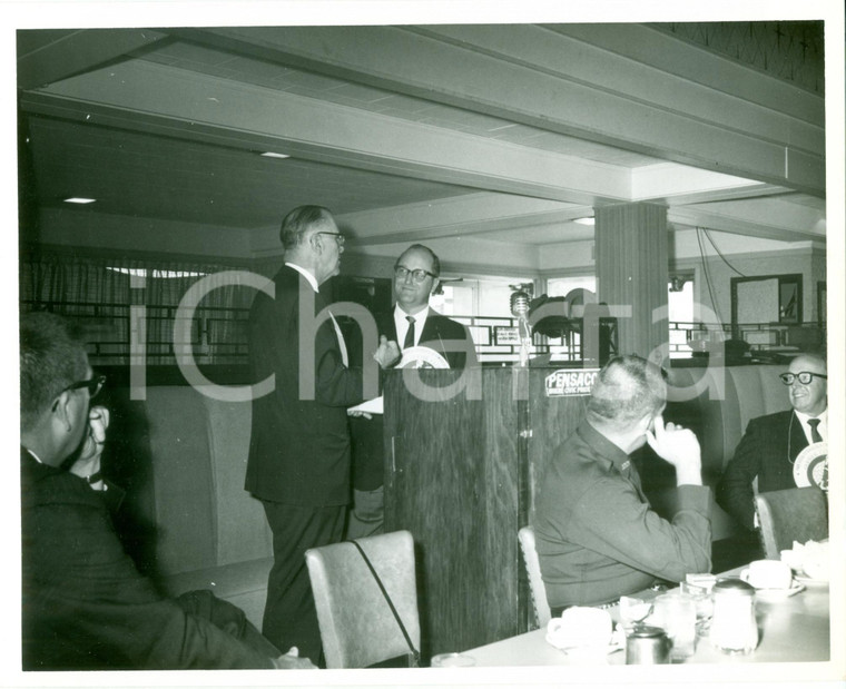 1965 PENSACOLA FLORIDA U.S. NAVY Ufficiali stranieri al GOPHER CLUB *Fotografia