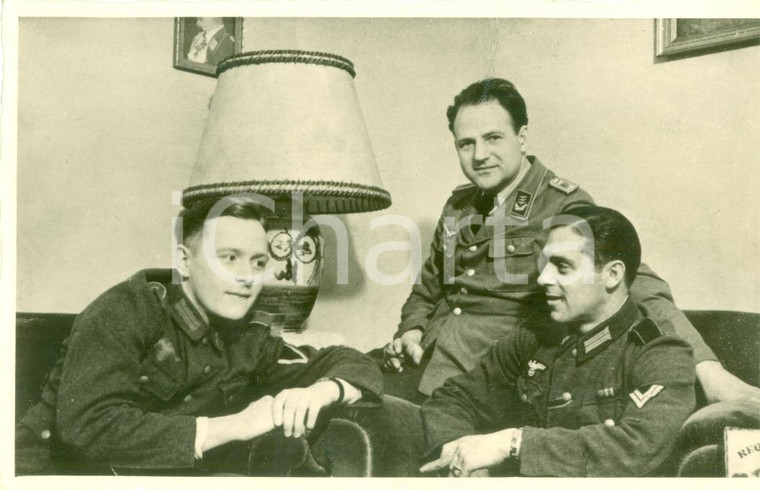 1940 ca WWII WEHRMACHT Ufficiali tedeschi si rilassano in salotto *Cartolina FP