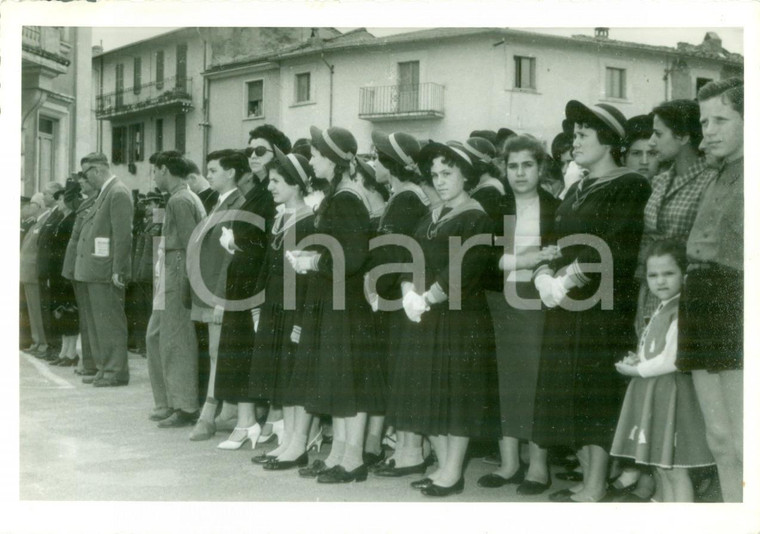 1950 ca TERNI Ragazze dell'Istituto LAZZARINI durante cerimonia per Caduti *Foto