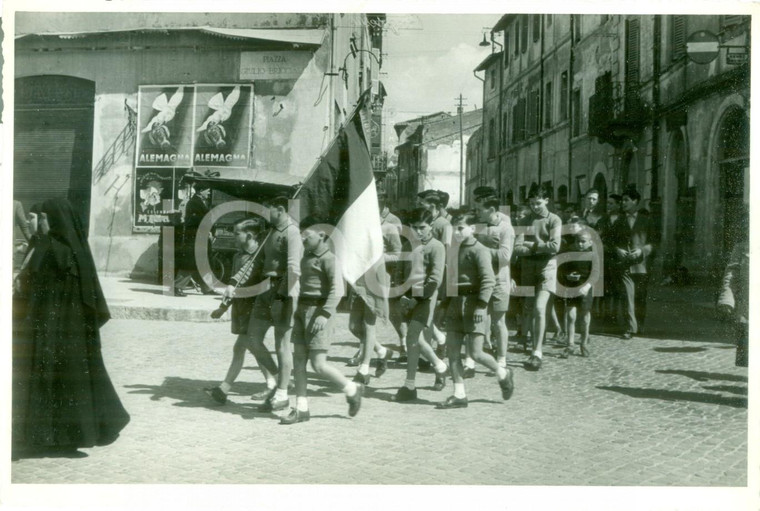 1950 ca TERNI Orfani Istituto LAZZARINI in processione per i Caduti *Fotografia