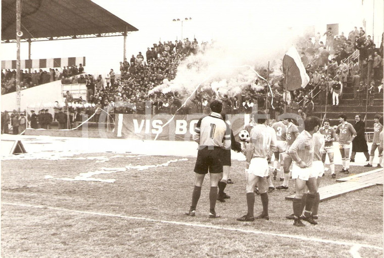 1990 ca CALCIO Ultras VIS BOYS lanciano fumogeni a VIS PESARO e TVS *Foto