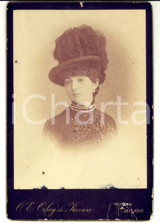 1880 ca MILANO Ritratto di donna con cappello a piume *Foto ORLAY DE KARWA 