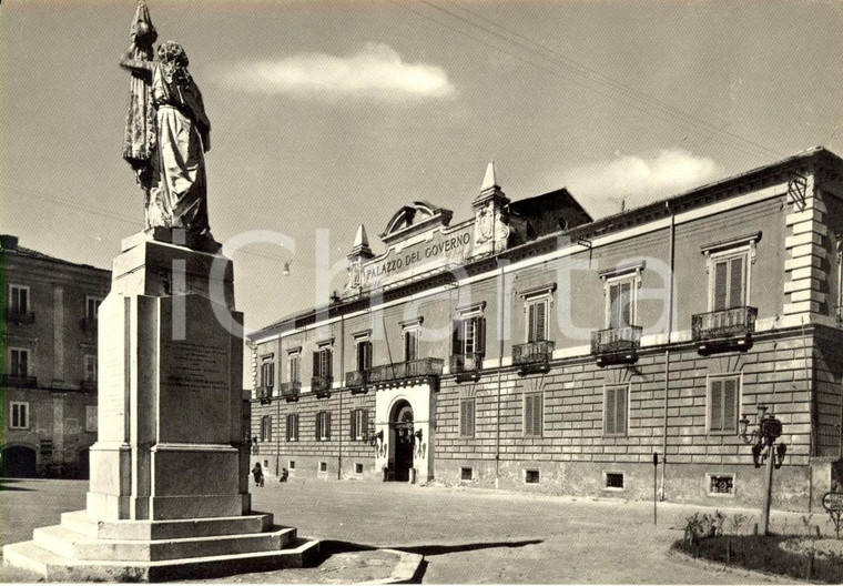 1955 ca COSENZA Veduta esterna del Palazzo del GOVERNO *Cartolina ANIMATA FG NV