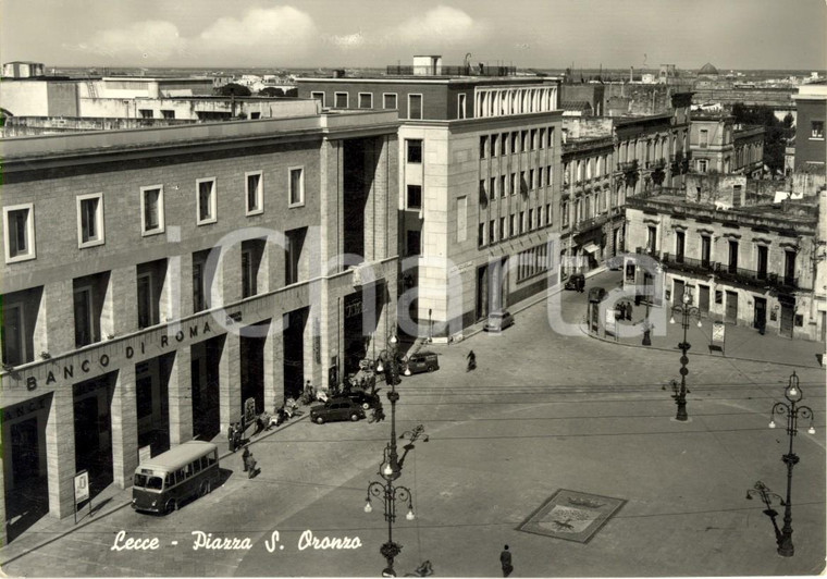 1955 LECCE Piazza SANT'ORONZO con filiale Banco di ROMA *Cartolina ANIMATA FG VG