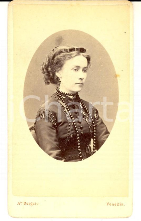 1870 ca VENEZIA Donna in abito scuro e collana di perle *Foto Antonio SORGATO