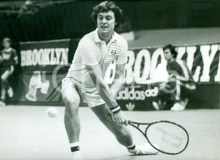 1980 ca STATI UNITI Tennis Gene MAYER durante un match Sponsor ADIDAS Fotografia