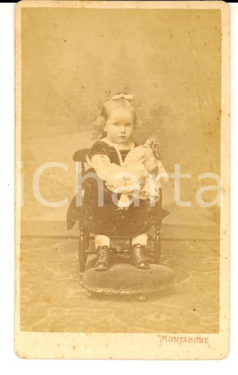 1870 ca MILANO Ritratto di bambina con la bambola *Fotografia MONTABONE