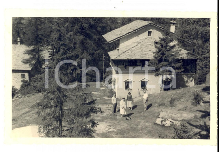 1940 ca PESSINETTO (TO) Famiglia sul prato con il cane *Foto VALLI DI LANZO