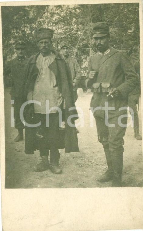 1917 FRONTE DEL PIAVE WW1 Ufficiali italiani con prigioniero russo Fotocartolina