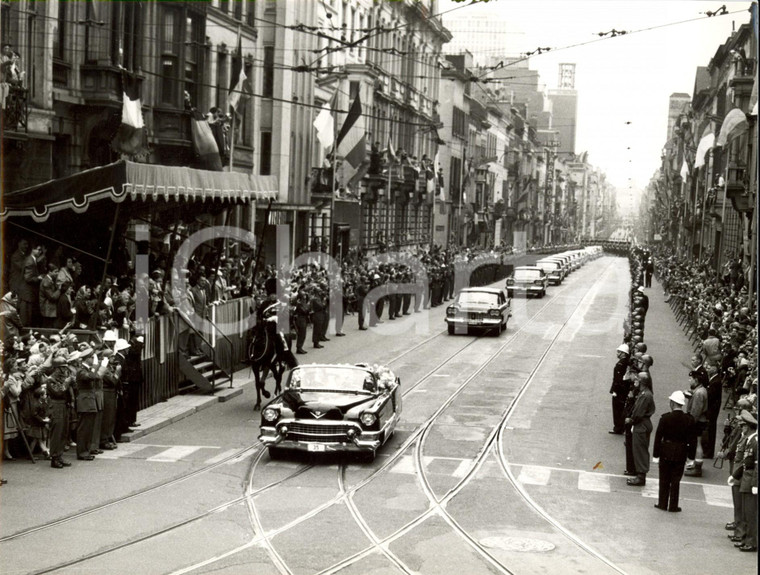 1959 BRUXELLES Corteo automobili in rue ROYALE nozze Alberto LIEGI e Paola RUFFO