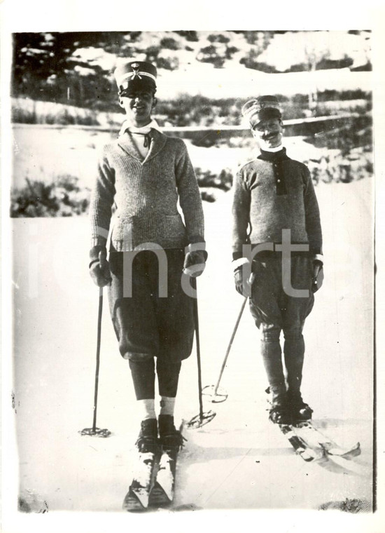 1930 ca PIEMONTE Il principe Umberto II di SAVOIA ad un corso di sci *Fotografia